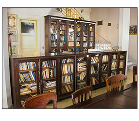 Interior de la Biblioteca Municipal Juan Francisco Ibarra