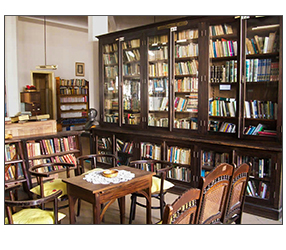 Interior de la Biblioteca Municipal Juan Francisco Ibarra