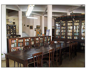 Interior de la Biblioteca Municipal Juan Francisco Ibarra