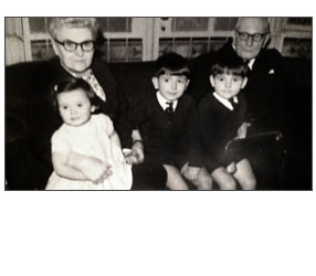 Ana Guridi y Andrés Faustino Ibarra con María Salome, Gustavo A. y Patricio Federico